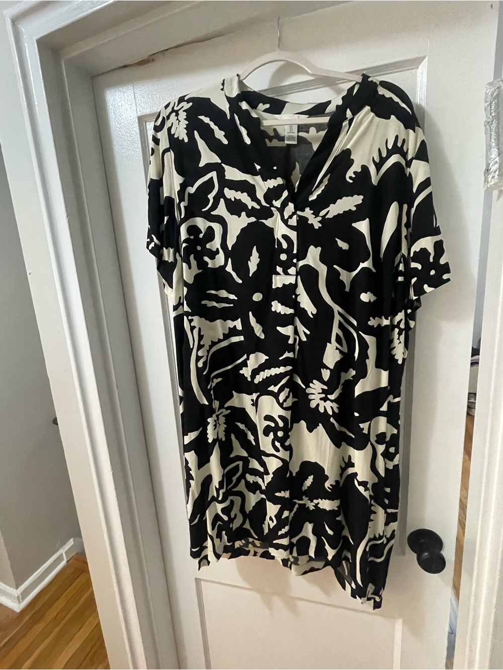 H&M Black and Cream Floral V-Neck Tunic